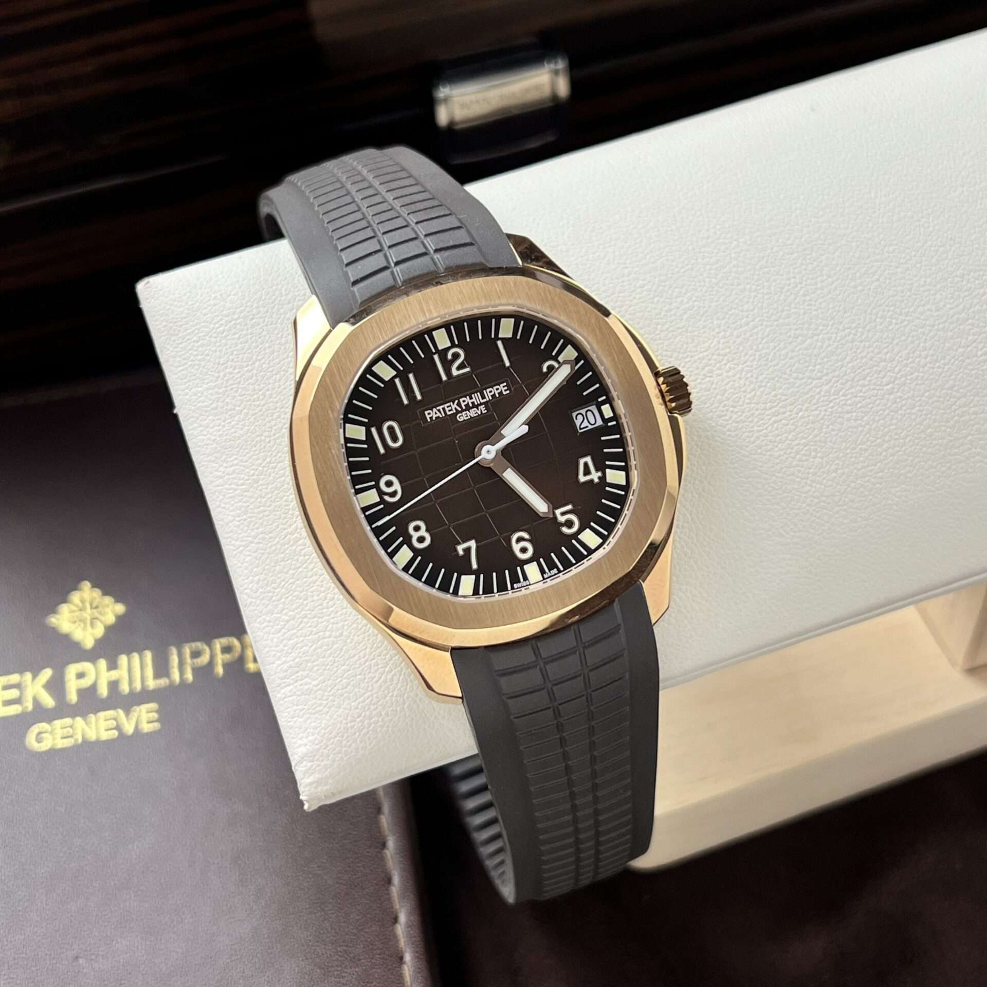 Dong-Ho-Patek-Philippe-Aquanaut-5167R-Replica-11-3K-Factory-40mm-1-scaled-1.jpg
