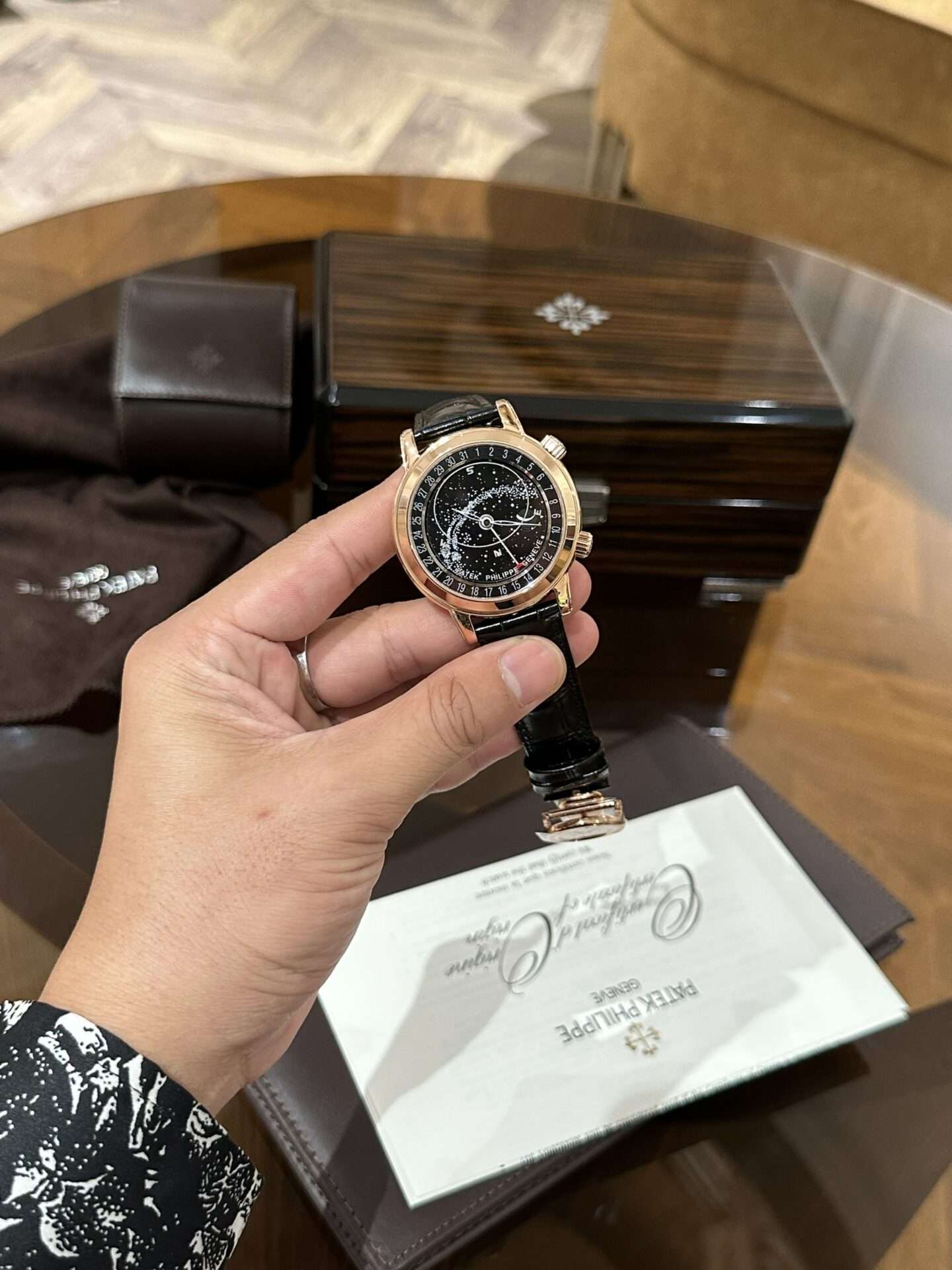 Dong-Ho-Patek-Philippe-Grand-Complications-6102-Replica-11-Mau-Den-7.jpg
