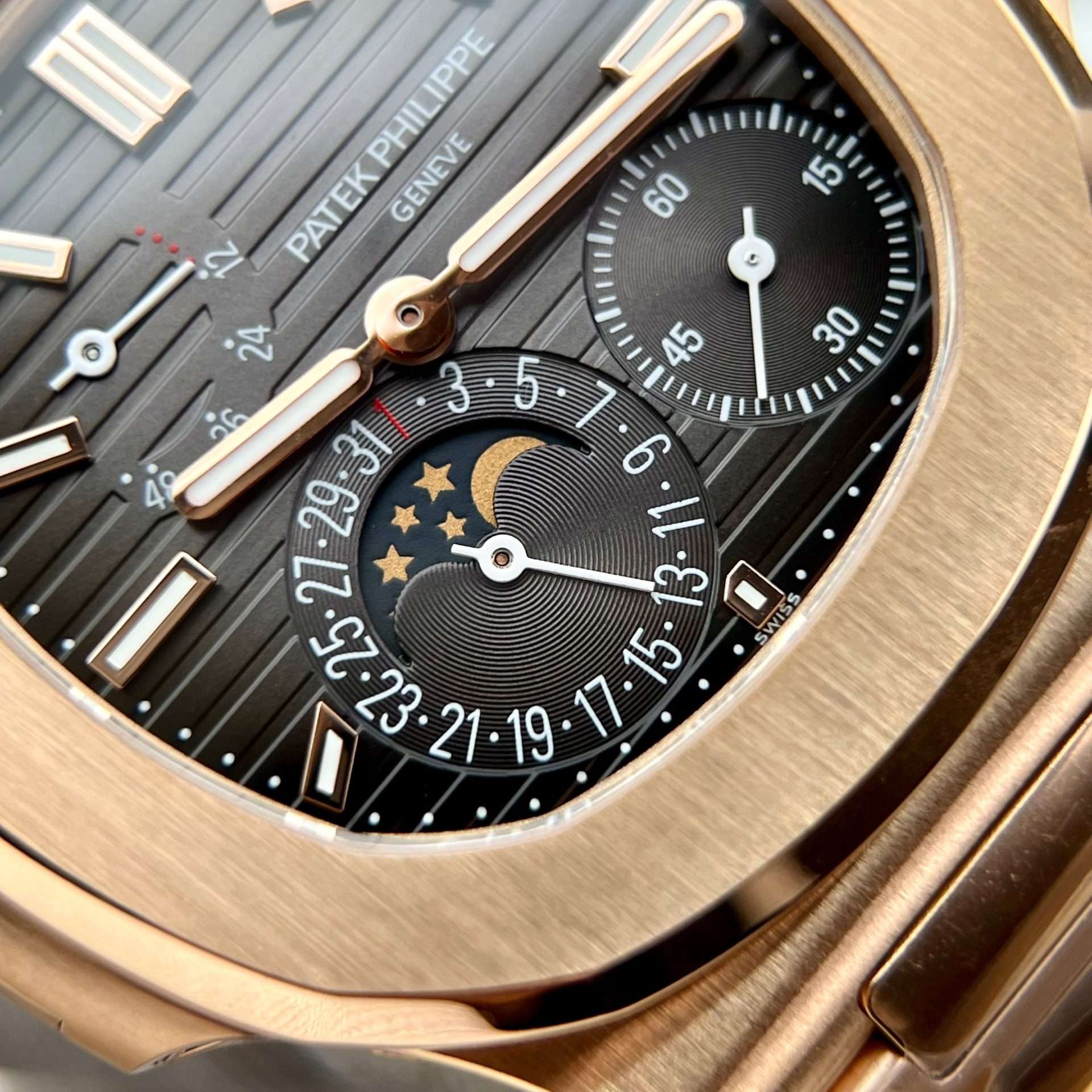 Dong-Ho-Patek-Philippe-Nautilus-5712-Rose-Gold-Replica-Nha-May-PPF-V2-40mm-2.jpg