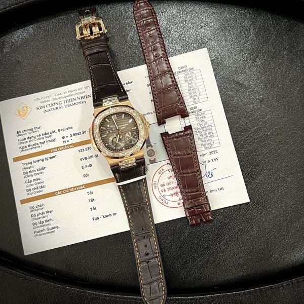 Patek Philippe Replica 1:1 Watch Nautilus 5724 18K Solid Gold With Natural Diamonds 40mm