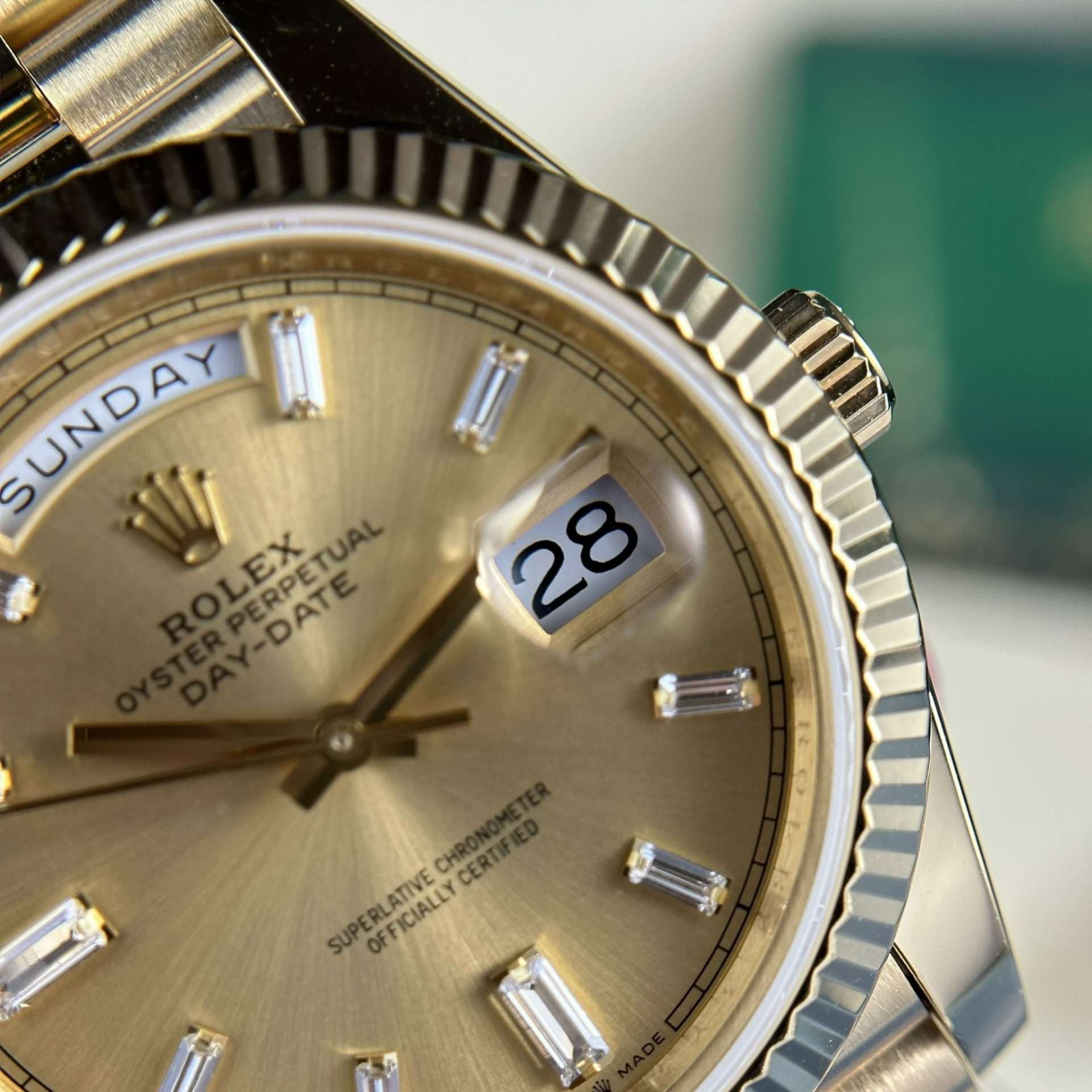 Dong-Ho-Rolex-Che-Tac-Boc-Vang-18K-Day-Date-228238-Yellow-Gold-178-Grams-GM-Factory-40mm-4.jpg