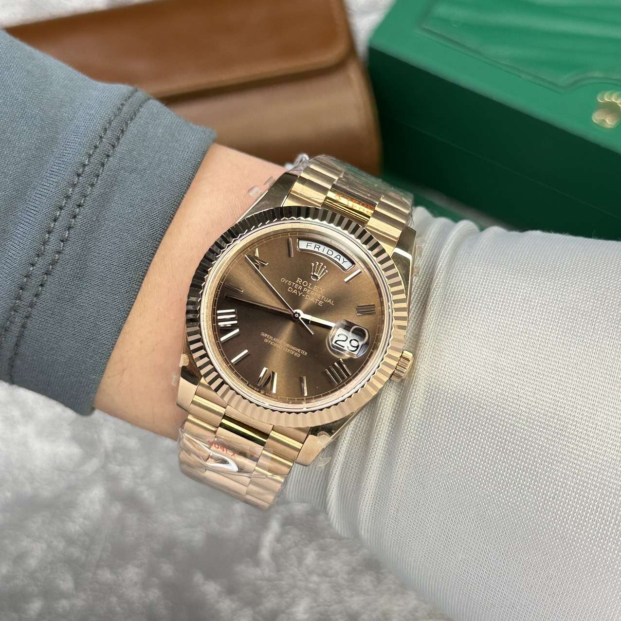 Dong-Ho-Rolex-Day-Date-228235-Rose-Gold-Mat-Chocolate-Rep-11-V2-GMF-40mm-5.jpg
