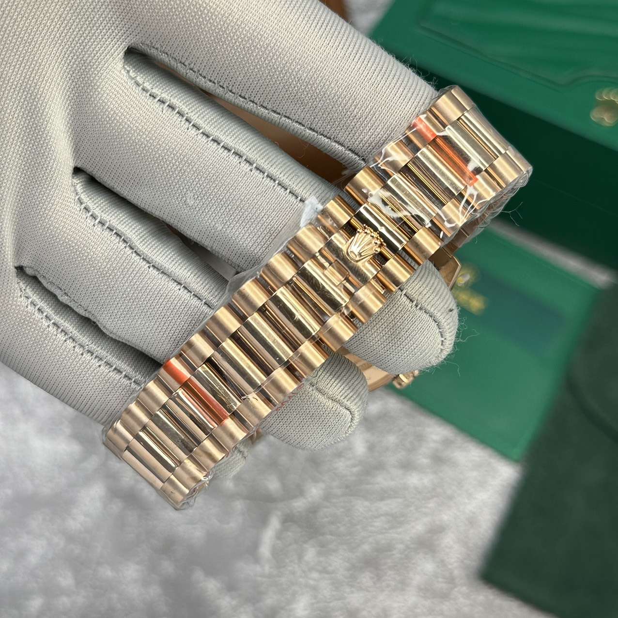 Dong-Ho-Rolex-Day-Date-228235-Rose-Gold-Mat-Chocolate-Rep-11-V2-GMF-40mm-6.jpg