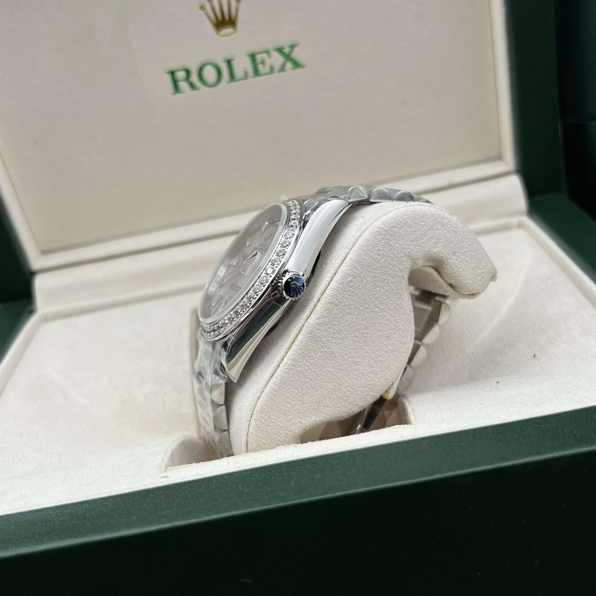 Rolex-Day-Date-Mat-Thien-Thach-Vien-Dinh-Da-Fake-11-40mm-1.jpg