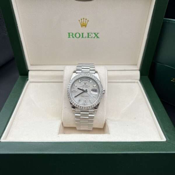 Rolex-Day-Date-Mat-Thien-Thach-Vien-Dinh-Da-Fake-11-40mm-5-600×600-1.jpg