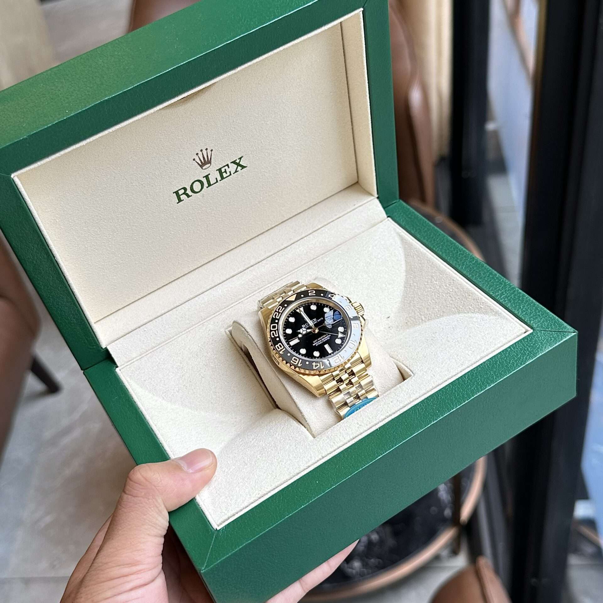 Rolex-GMT-Master-II-126718GRNR-Replica-11-Nha-May-Clean-40mm-5.jpg